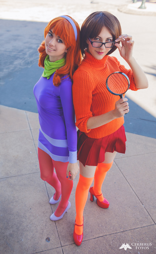 Daphne And Velma Cosplay From Scooby Doo Media Chomp