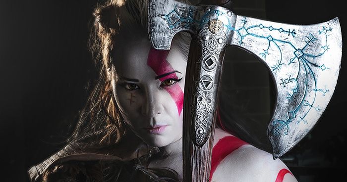 Kratos Genderbend Cosplay From God Of War - Media Chomp